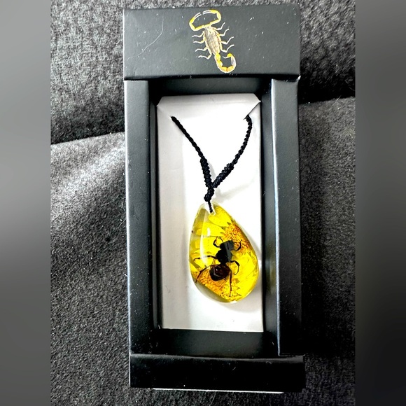 Jewelry - Necklace Pendant Honeybee pear shape NWT​